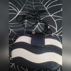 Chic Black and White Wavy Crossbody Bag